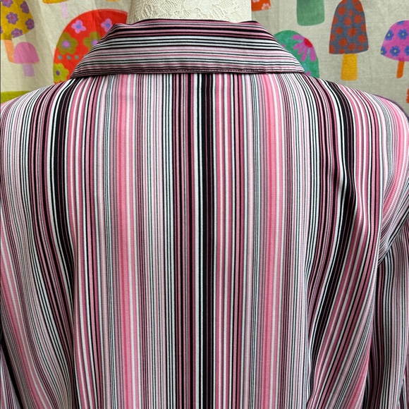 Blue Diamond Stretch 3/4 Sleeve Button Down Blouse. Large - Picture 7 of 12